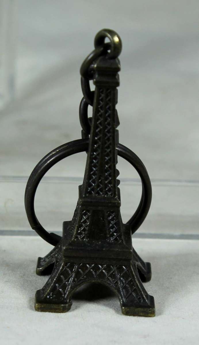 EIFFEL TOWER KEYRING - (BLACK LOOK) - BID NOW!!!