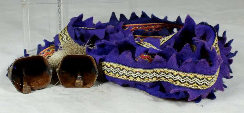 A VERY OLD SMALL PAIR OF BRASS BELLS - BID NOW!!!