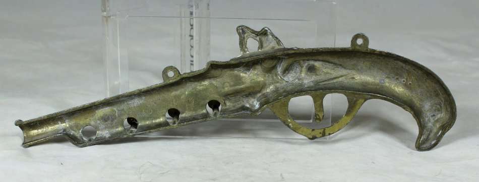 A  GUN KEY HOLDER FOR WALL MOUNTING - BID NOW!!!