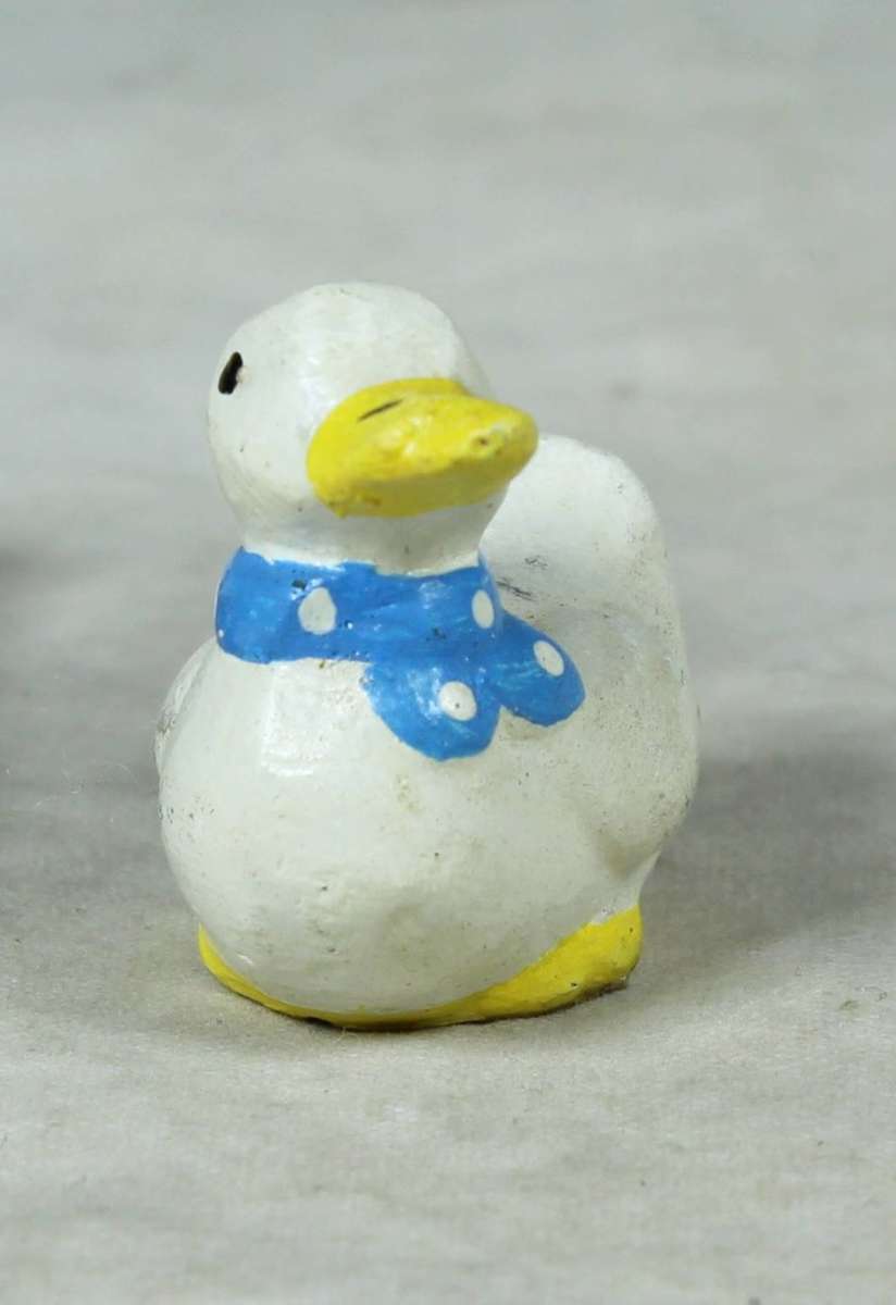MINIATURE - A LOVELY DUCK WITH A CRAVAT - BID NOW!!!