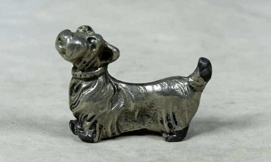 MINIATURE- A LOVELY METAL DOG - BID NOW!!!