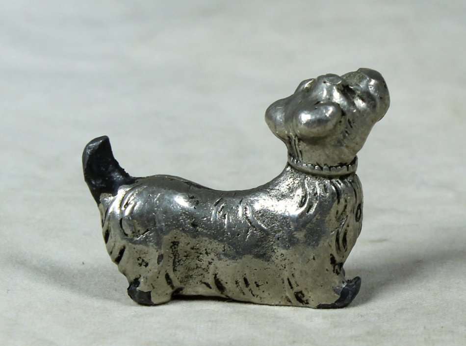 MINIATURE- A LOVELY METAL DOG - BID NOW!!!