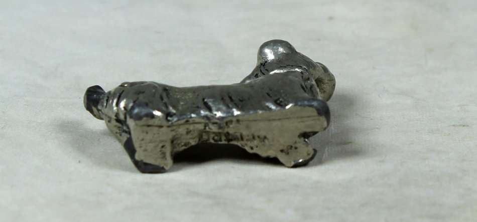 MINIATURE- A LOVELY METAL DOG - BID NOW!!!