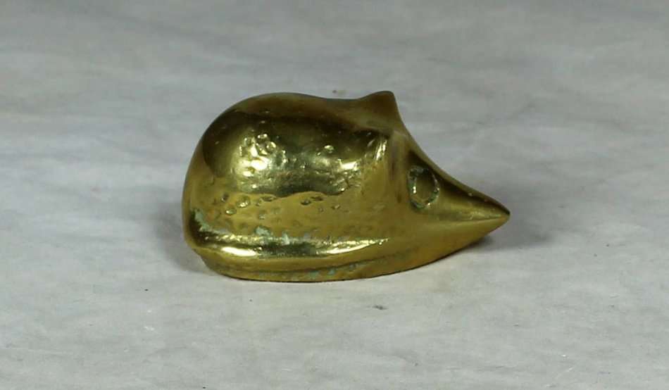 A MINIATURE BRASS MOUSE - BID NOW!!!