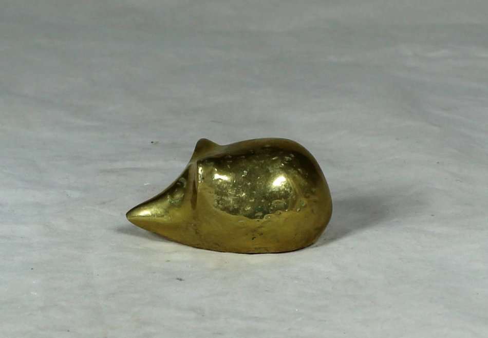 A MINIATURE BRASS MOUSE - BID NOW!!!