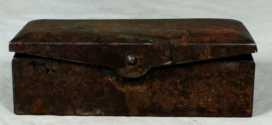 A VINTAGE SHAVING KIT - BID NOW!!!