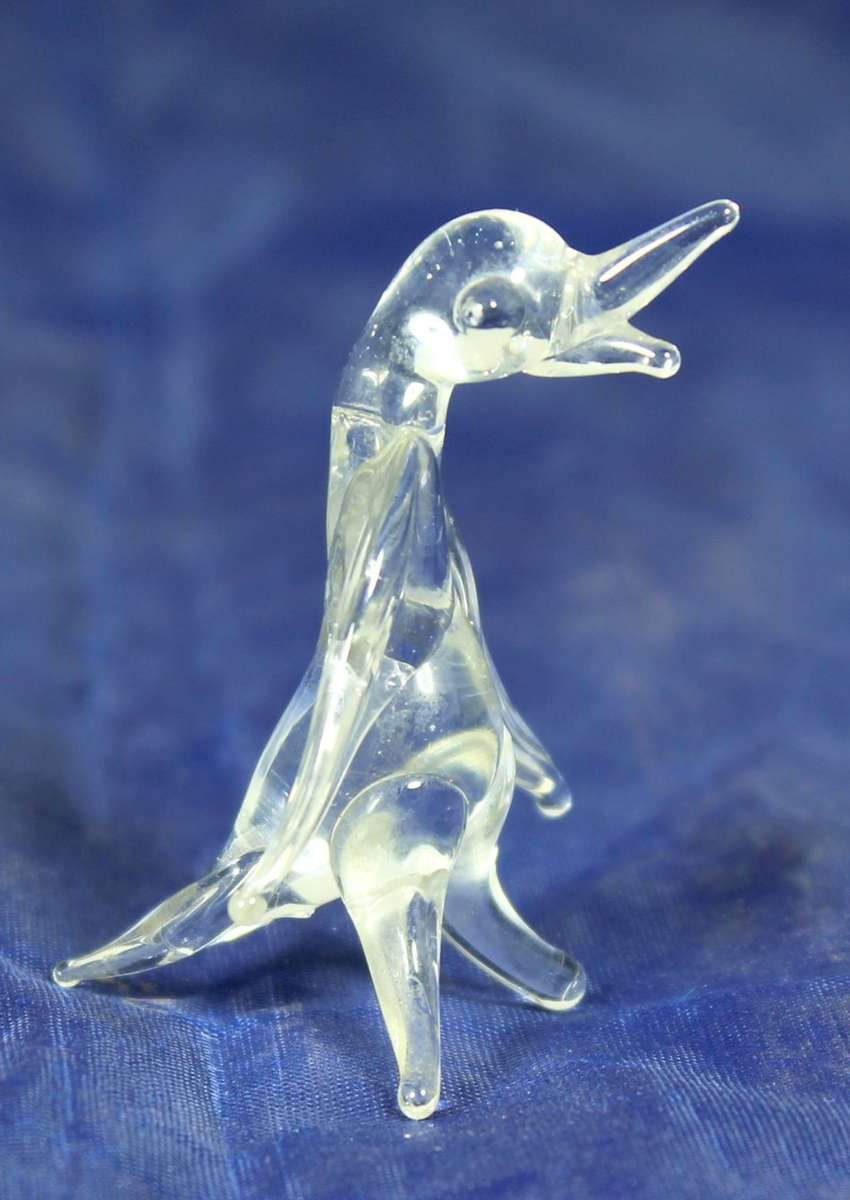 BEAUTIFUL MINIATURE GLASS  PENGUIN - BID NOW!!!