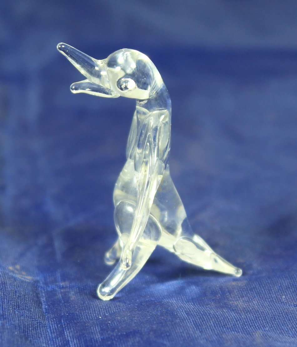 BEAUTIFUL MINIATURE GLASS  PENGUIN - BID NOW!!!
