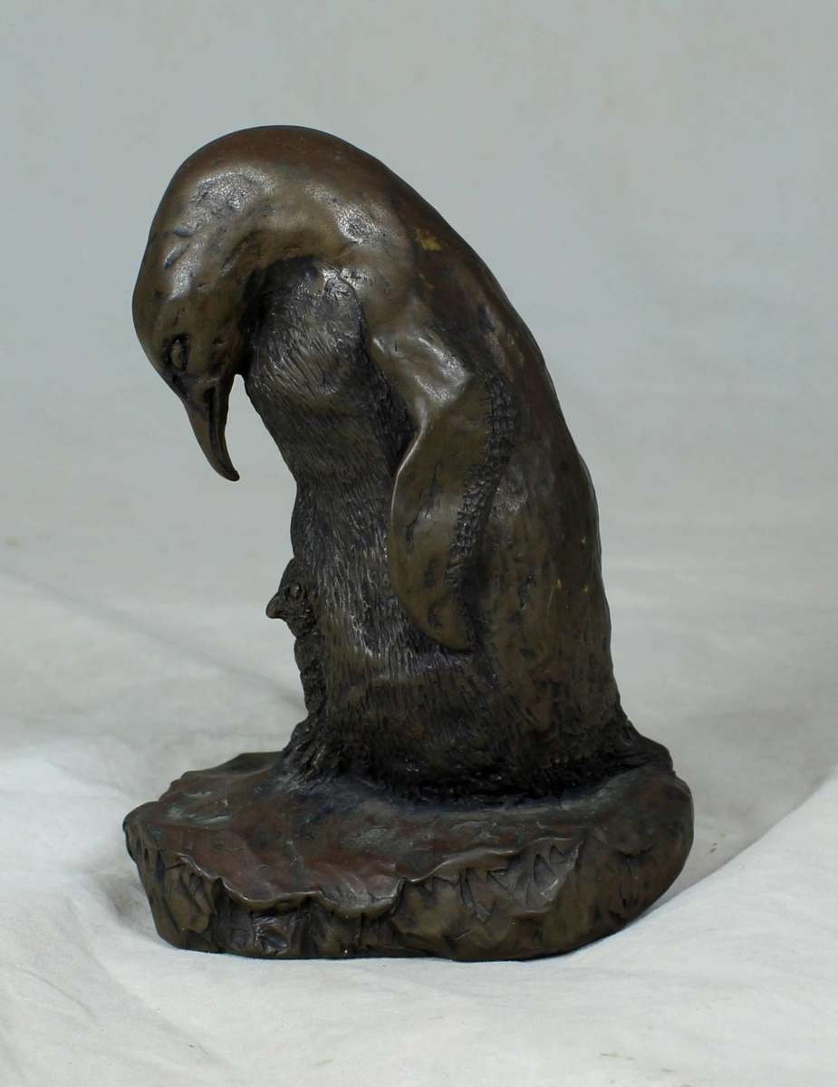 HILARY NIGHTINGALE - A BEAUTIFUL METAL PENGUIN AND BABY - BID NOW!!!!