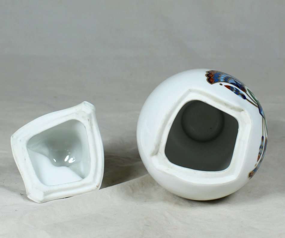 ELIZABETH ARDEN -TREASURES OF THE PHAROAHS - IMPERIAL VASE - BID NOW!!!!