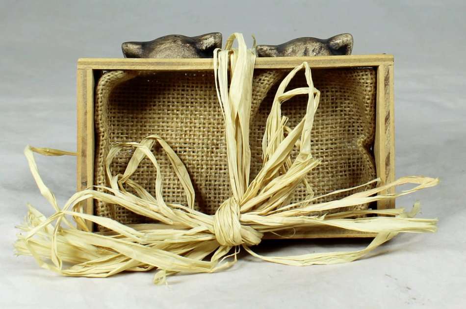 BEAUTIFUL CATS WITH BOWTIES SALT AND PEPPER SET  - BID NOW!!!!