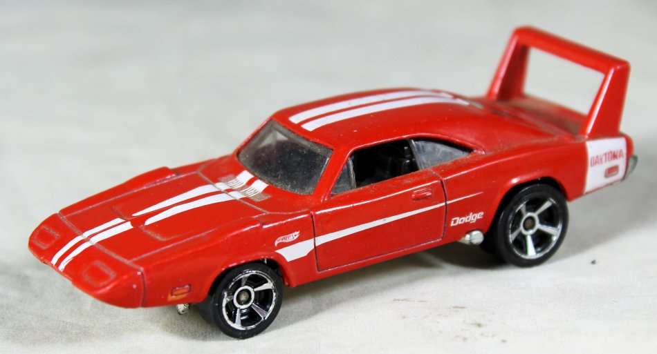 HOTWHEELS-DODGE DAYTONA X 1638 (2012)-BID NOW !!