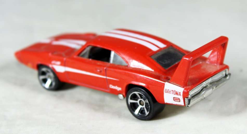 HOTWHEELS-DODGE DAYTONA X 1638 (2012)-BID NOW !!
