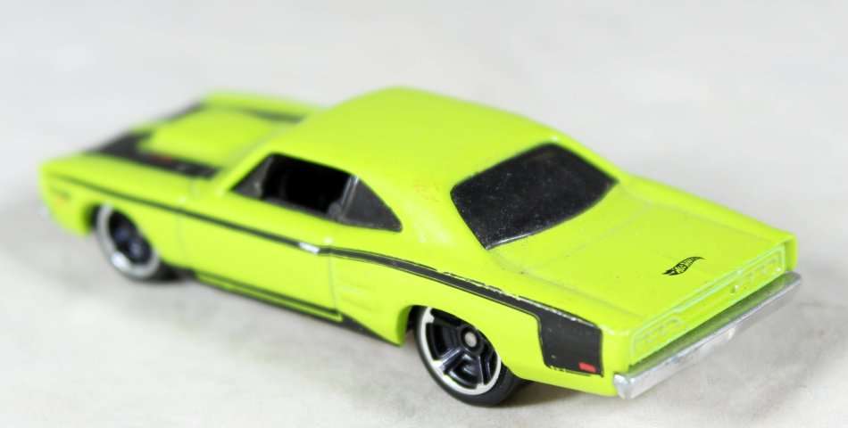 HOTWHEELS - '69 DODGE CORONET SUPER BEE (2007) - BID NOW !!