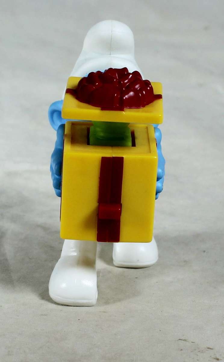 PEYO FOR McDONALDS - SMURF WITH JACK IN THE BOX - BID NOW!!!!