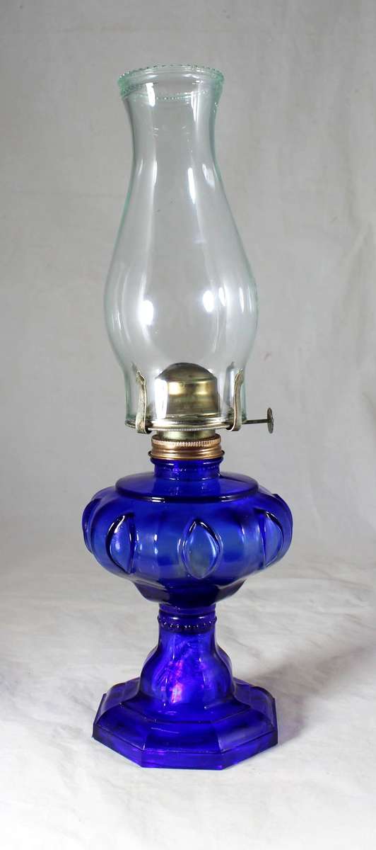A BEAUTIFUL ALFRED MEAKIN ROYAL BLUE PARAFIN LAMP  - BID NOW!!!!