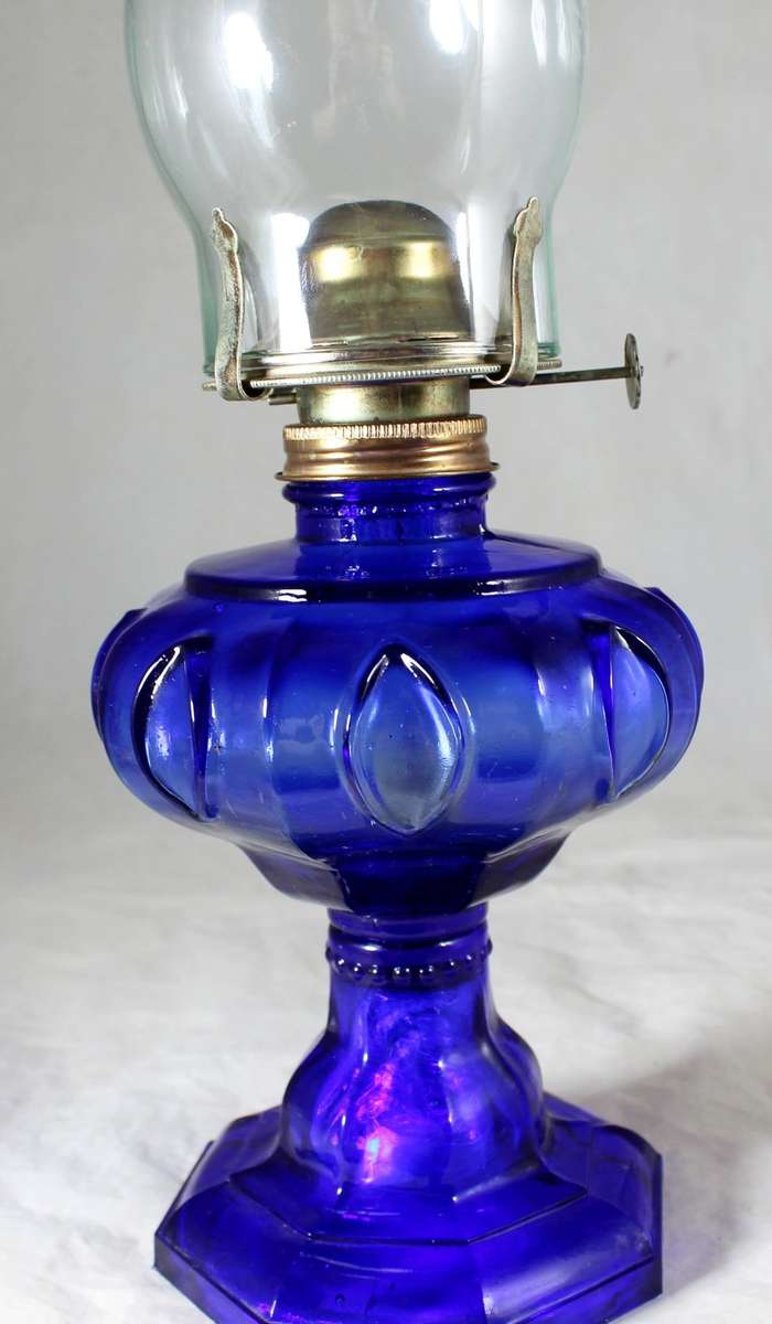 A BEAUTIFUL ALFRED MEAKIN ROYAL BLUE PARAFIN LAMP  - BID NOW!!!!
