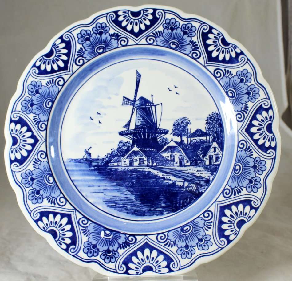 DELFT BLUE HAND PAINTED DISPLAY PLATE - WINDMILL - BID NOW!!!!