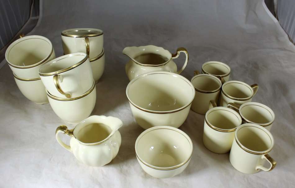 JOHNSON VICTORIAN DINNER SET - BID NOW!!!!