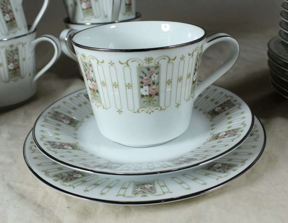 NORITAKE COLONIAL TRIO - BID NOW!!!!