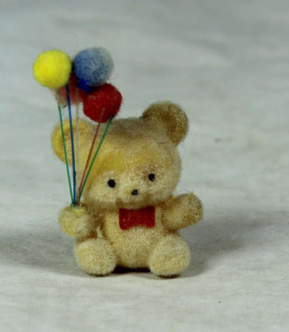 MINIATURE - BEAR WITH BALLOONS - BID NOW!!!!
