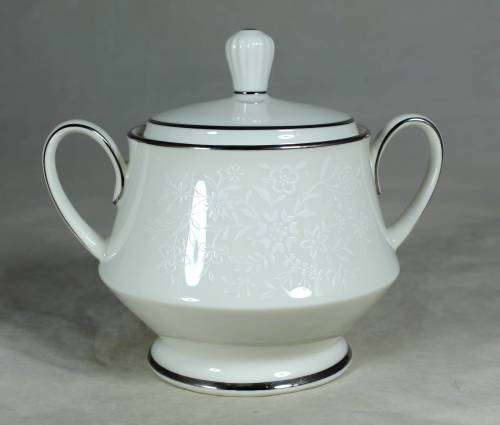 NORITAKE IVORY (CHINA) AFFECTION SUGAR BOWL - BID NOW!!!