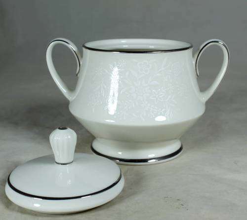 NORITAKE IVORY (CHINA) AFFECTION SUGAR BOWL - BID NOW!!!