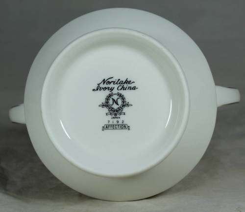 NORITAKE IVORY (CHINA) AFFECTION SUGAR BOWL - BID NOW!!!