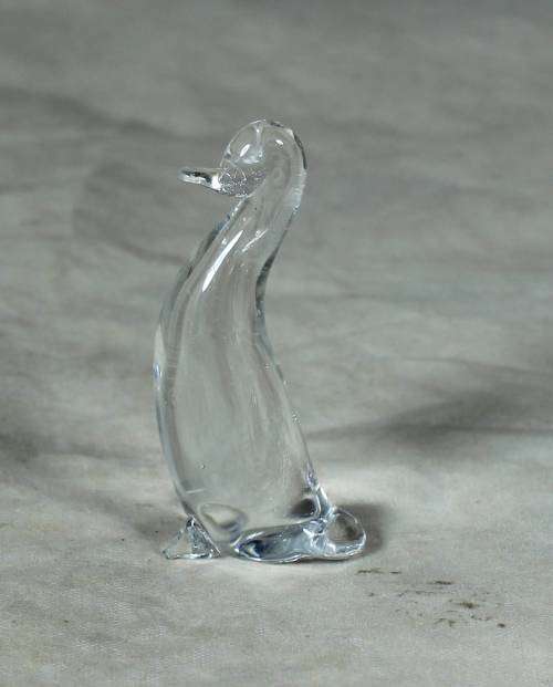 MINIATURE GLASS PENGUIN - BID NOW!!