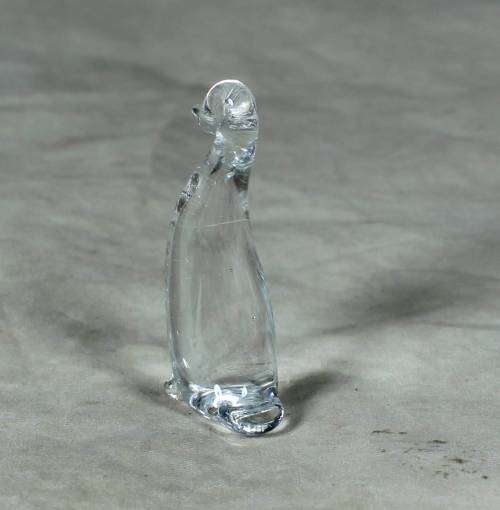 MINIATURE GLASS PENGUIN - BID NOW!!