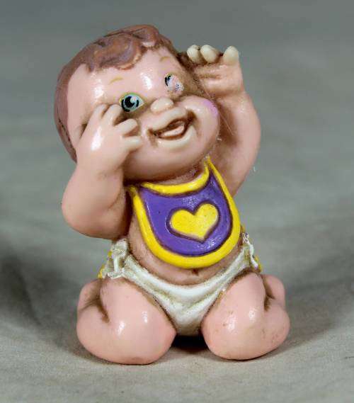 NAPPY BABY WITH A HEART MOTIF BIB - BID NOW!!