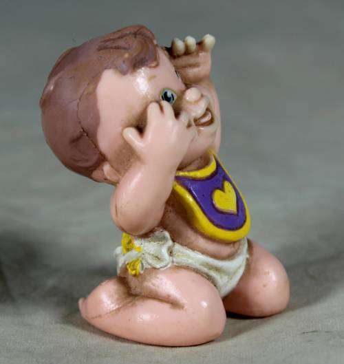 NAPPY BABY WITH A HEART MOTIF BIB - BID NOW!!