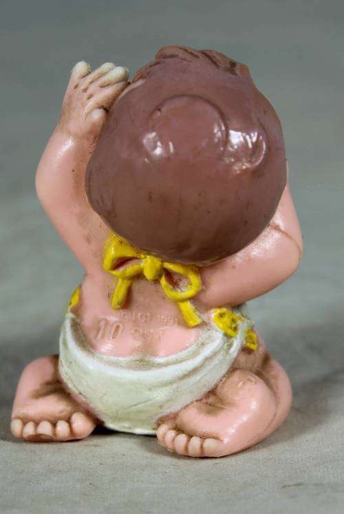 NAPPY BABY WITH A HEART MOTIF BIB - BID NOW!!