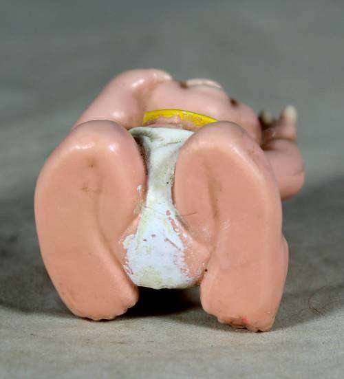 NAPPY BABY WITH A HEART MOTIF BIB - BID NOW!!