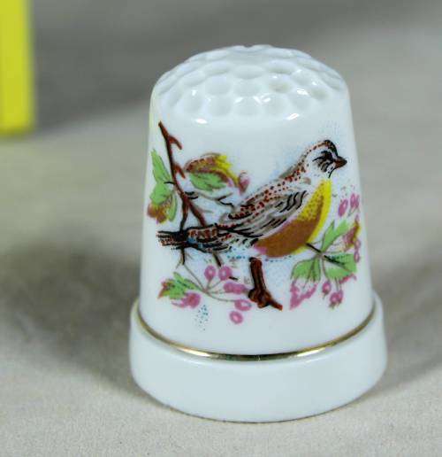 PORCELAIN THIMBLE - BIRD IN A TREE - BID NOW!!