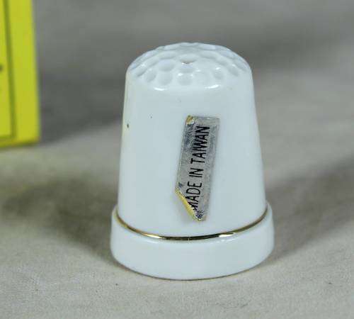 PORCELAIN THIMBLE - BIRD IN A TREE - BID NOW!!