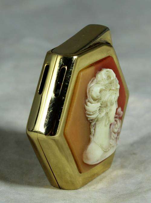 ROYAL ELSA CAMEO LIGHTER VICTORIAN LADY (VINTAGE)-BID NOW!