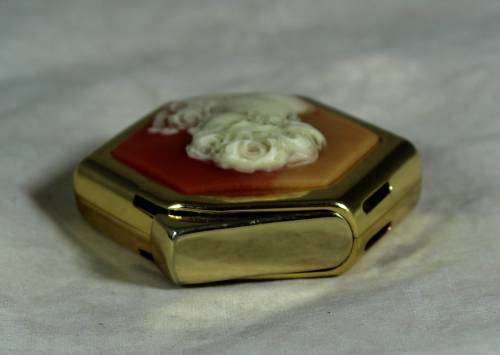 ROYAL ELSA CAMEO LIGHTER VICTORIAN LADY (VINTAGE)-BID NOW!