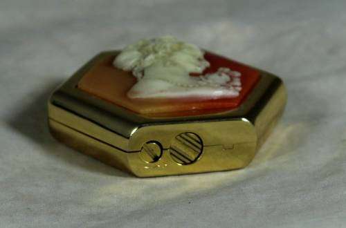 ROYAL ELSA CAMEO LIGHTER VICTORIAN LADY (VINTAGE)-BID NOW!