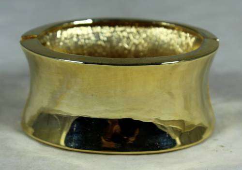 BROAD BANGLE GOLD COLORED (BEAUTIFUL) -BID NOW!!