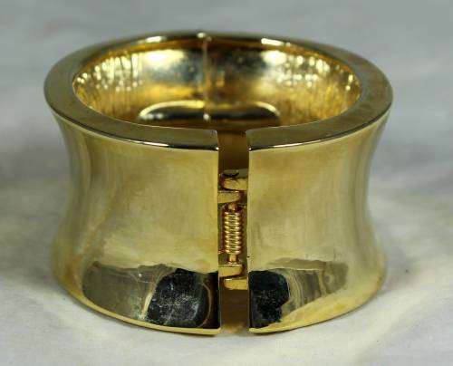 BROAD BANGLE GOLD COLORED (BEAUTIFUL) -BID NOW!!