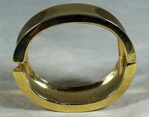 BROAD BANGLE GOLD COLORED (BEAUTIFUL) -BID NOW!!