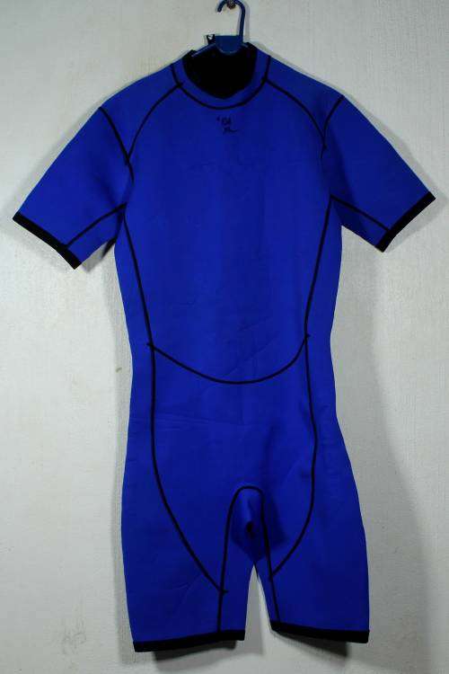 REEF WETSUIT (SHORT) EXTRA LARGE - BID NOW!!