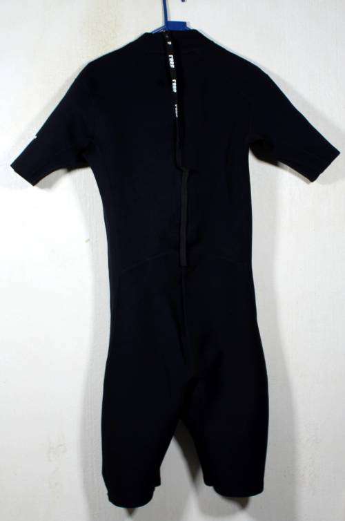 REEF WETSUIT (SHORT) EXTRA LARGE - BID NOW!!