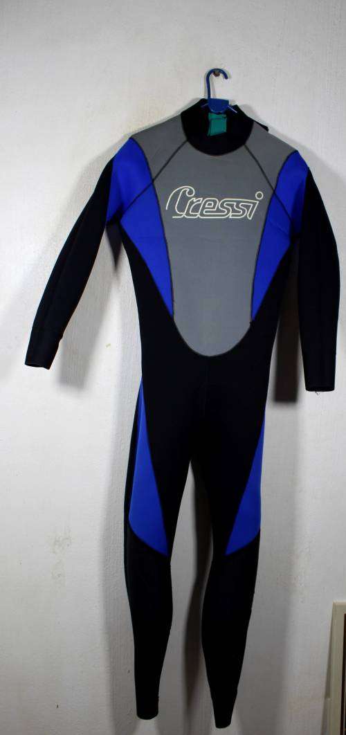 CRESSI FULL WETSUIT ESTIMATED SIZE LARGE  - BID NOW!!