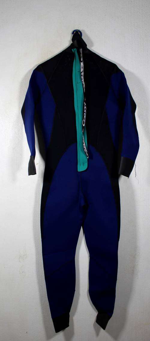 CRESSI FULL WETSUIT ESTIMATED SIZE LARGE  - BID NOW!!