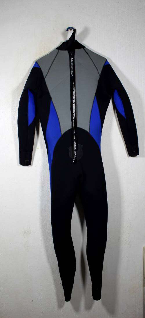 CRESSI FULL WETSUIT ESTIMATED SIZE LARGE  - BID NOW!!