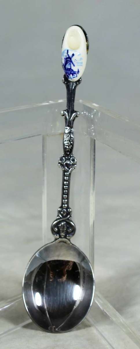 SOUVENIR TEASPOON-DUTCH SHOE (BEAUTIFUL)-BID NOW!!!