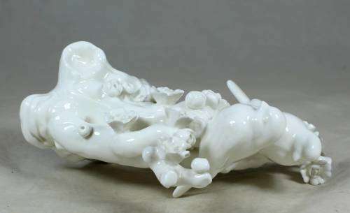 BEAUTIFUL PORCELAIN DOVES ON A TREE STUMP-BID NOW!!