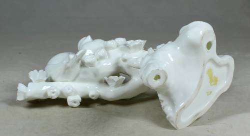 BEAUTIFUL PORCELAIN DOVES ON A TREE STUMP-BID NOW!!